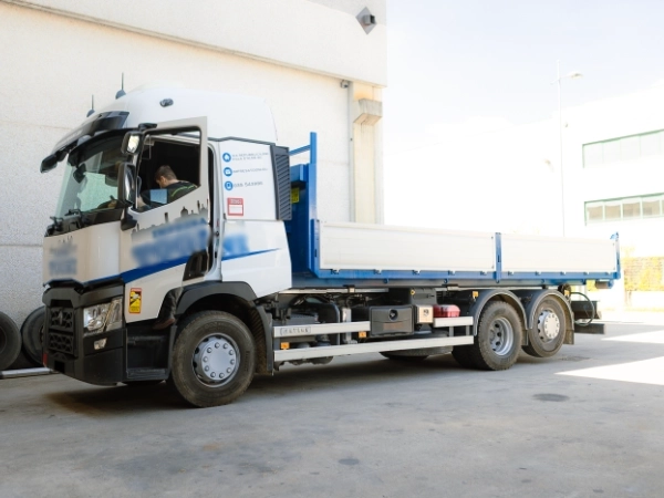 autocarro-in-riparazione-presso-officina-defendi-bergamo