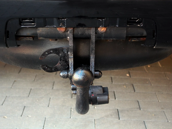 officina-autorizzata-al-montaggio-di-ganci-per-il-traino-di-carrelli