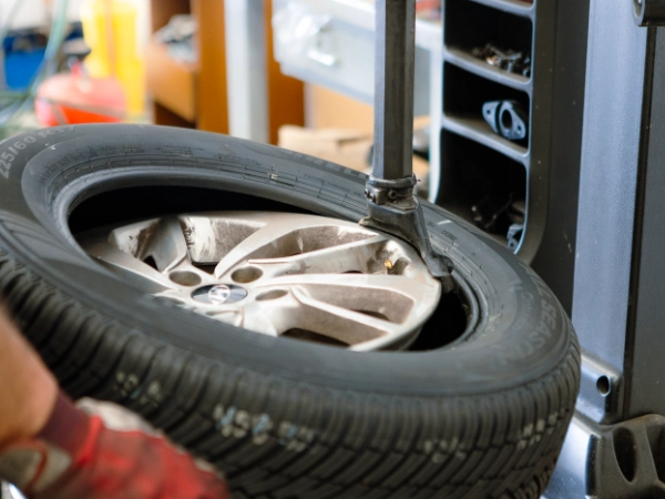 riparazione-foratura-gomma-auto-bergamo